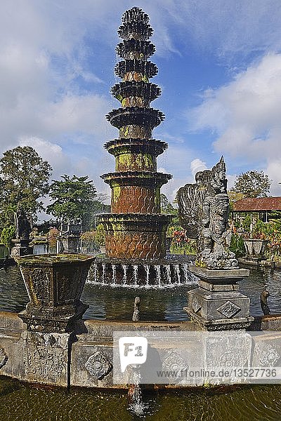 Springbrunnen im Tirta Gangga Wassertempel  Bali  Indonesien  Asien