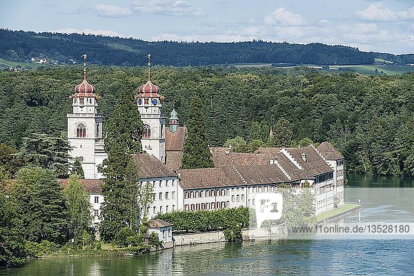 Blick über den Rhein zur Klosterkirche Rheinau Kanton Zürich Schweiz Europa