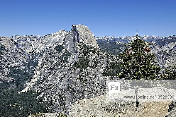 Half Dome Mountain vom Glacier Point aus gesehen  Yosemite National Park  Kalifornien  USA  Nordamerika