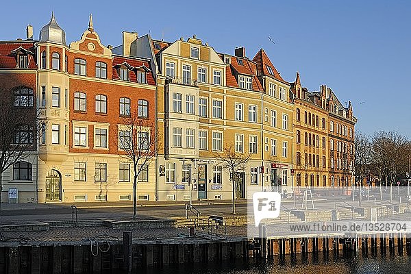 Backsteinbauten aus dem 19. Jahrhundert am alten Hafen  Stralsund  UNESCO-Welterbe  Mecklenburg-Vorpommern  Deutschland  Europa  PublicGround  Europa