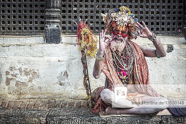 Sadhu Asket heiliger Mann Pashupatinath Kathmandu Nepal Asien