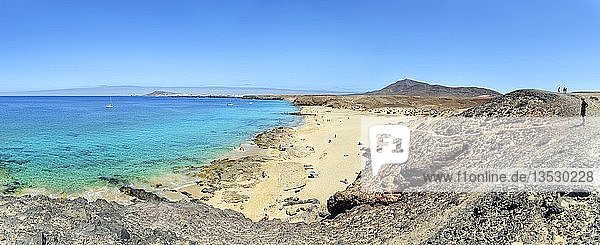 Sandy beach with turquoise waters of Playa del Pozo  Punta Papagayo  Playa Blanca  Lanzarote  Canary Islands  Spain  Europe