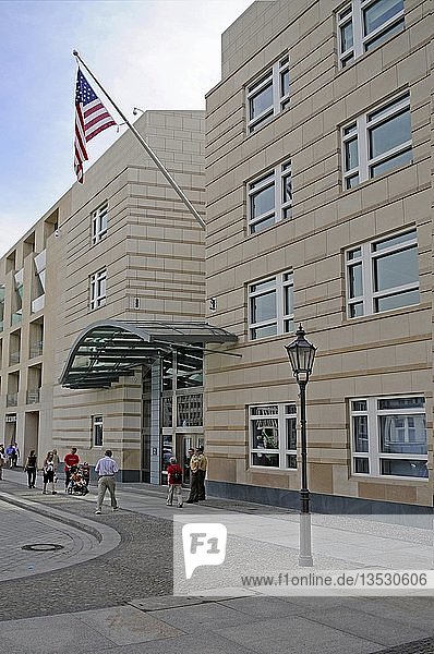 Die neue amerikanische Botschaft in der Nähe des Brandenburger Tors  Berlin  Deutschland  Europa