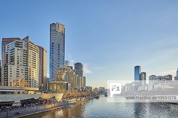 Stadtzentrum  Skyline  Wolkenkratzer am Yarra Fluss  Melbourne  Victoria  Australien  Ozeanien