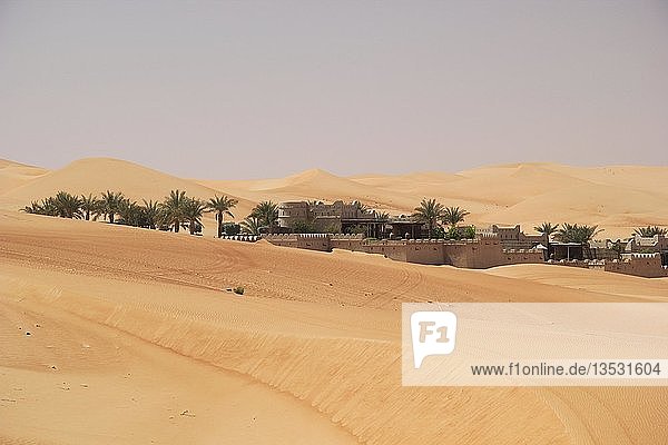 Wüsten-Luxushotel Anantara Qasr Al Sarab  Hotelresort im Stil eines Wüstenforts  umgeben von hohen Sanddünen im Leeren Viertel oder der Sandwüste Rub Al Khali  Rub al Khali  Emirat Abu Dhabi  Vereinigte Arabische Emirate  Asien