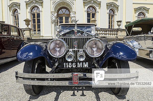 Frontansicht eines Rolls-Royce Oldtimers  Oldtimertreffen Classics meets Barock  Schloss Ludwigsburg  Regierungsbezirk Stuttgart  Baden-Württemberg  Deutschland  Europa