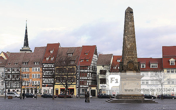 Domplatz mit Obelisk Erfurt  Thüringen  Deutschland  Europa