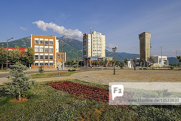 Sheshi Skenderbej und Historisches Museum  Kukes  Quk Kukes  Albanien  Europa