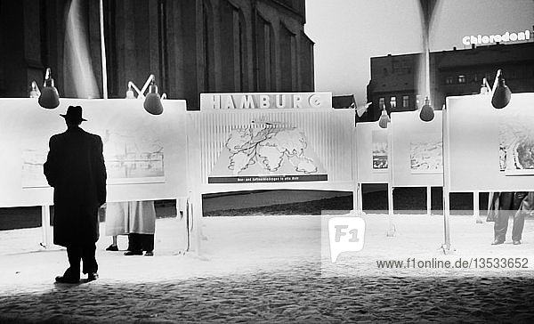 Leipziger Messe Werbetafeln 1957 Grammaische Straße Leipzig Sachsen DDR Deutschland Europa