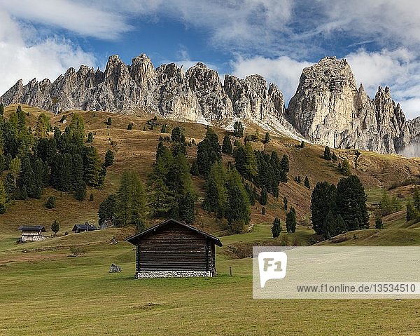 Landscape photo with alpine hut in front of mountain range  Grödnerjoch  Dolomites  South Tyrol  Italy  Europe
