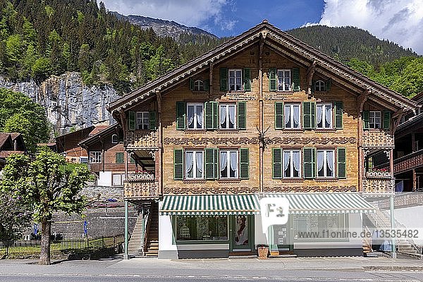 Traditionelles schweizer Haus in Lauterbrunnen  Interlaken-Oberhasli  Bern  Schweiz  Europa