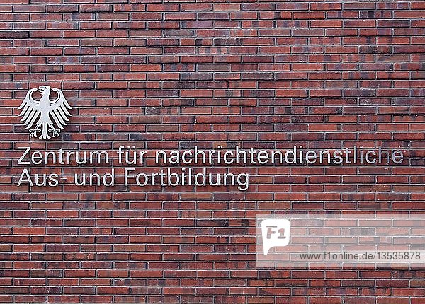 Zentrum für nachrichtendienstliche Ausbildung  Inschrift mit Bundesadler auf Backsteinmauer  Bundesnachrichtendienst BND  Berlin  Deutschland  Europa