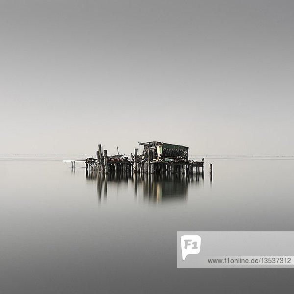 Fischerhütte in der Lagune von Venedig  Lido  Italien  Europa