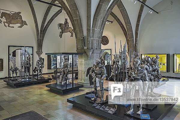Saal mit Waffen und Rüstungen  Nationalmuseum  München  Oberbayern  Bayern  Deutschland  Europa