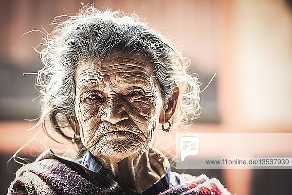 Alte Frau  Bandipur  Kathmandutal  Nepal  Asien