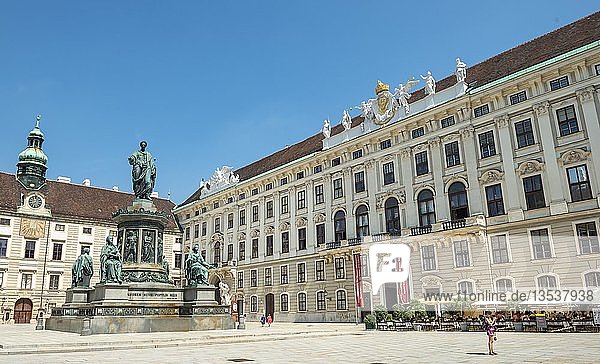 Hofburg  Innerer Hofplatz mit Statue von Kaiser Franz I.  Kaffeehaus Hofburg  Amalienburg  1. Bezirk  Wien  Österreich  Europa