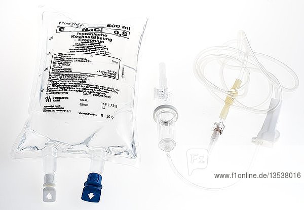 Isotonische Kochsalzlösung, halber Liter, mit Infusionsbesteck, Infusionsbeutel