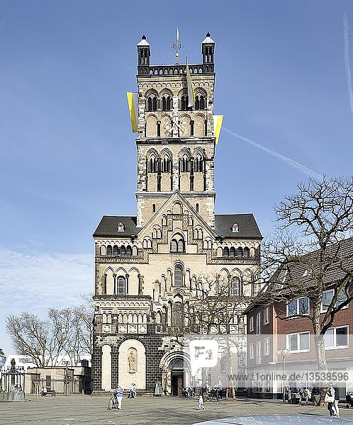 Romanische Hauptkirche St. Quirinus Neuss Rheinland Nordrhein-Westfalen Deutschland Europa