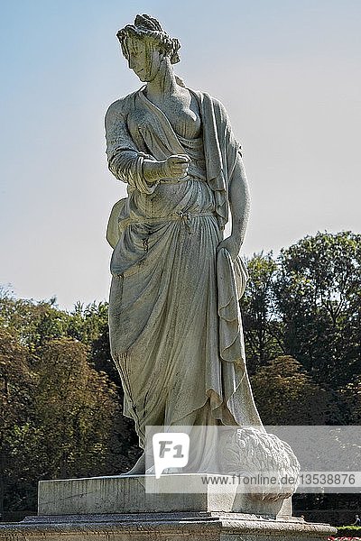 Park mit Statue der Ceres Nymphenburger Park Schloss Nymphenburg München Oberbayern Bayern Deutschland Europa