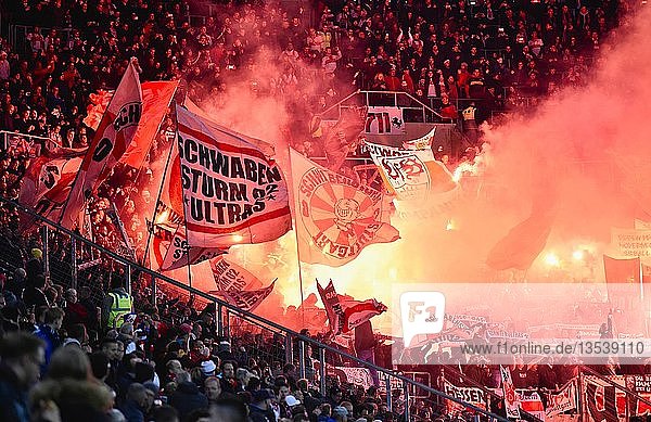 Ultras zünden Bengalos Wirsol Rhein-Neckar Arena Sinsheim Baden-Württemberg Deutschland Europa