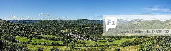 Dorf Saint Nectaire  Regionaler Naturpark der Vulkane der Auvergne  Departement Puy de Dome  Auvergne Rhône-Alpes  Frankreich  Europa