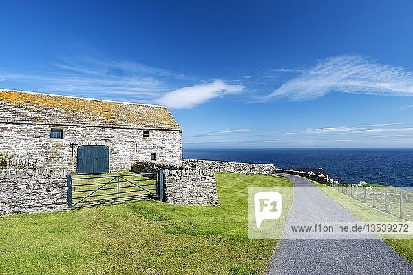 Hofsiedelung an der Nordseeküste bei Dunbeath Grafschaft Caithness Schottland Großbritannien Europa