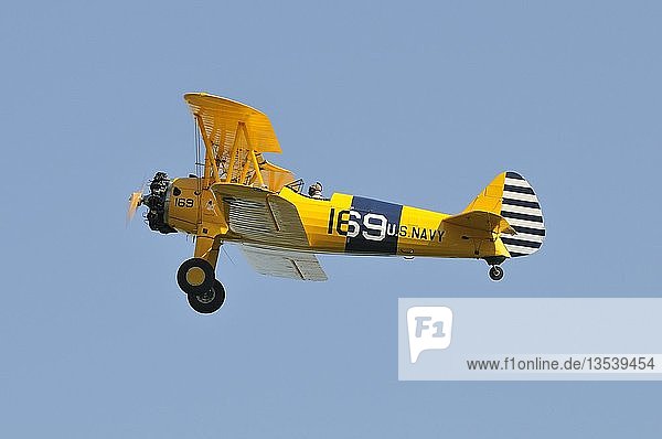 US-amerikanischer Doppeldecker Boeing PT17 Stearman Europas großes Oldtimer-Fliegertreffen auf der Hahnweide Kirchheim-Teck Baden-Württemberg Deutschland Europa