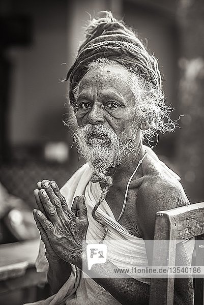 Sadhu heiliger Mann Yogi mit Rasta Dreadlocks Frisur Lumbini Nepal Asien