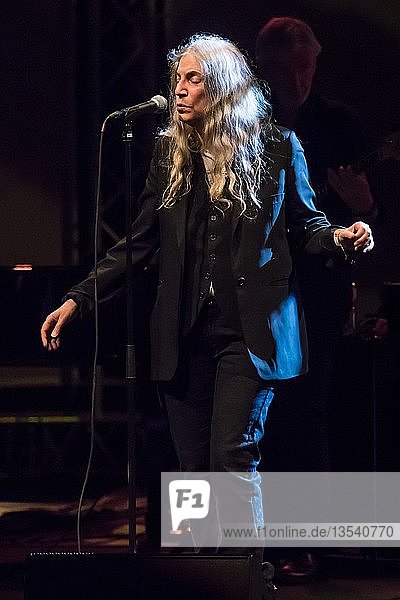 Die amerikanische Punk- und Rockmusikerin  Singer-Songwriterin  Patti Smith live beim 25. Blue Balls Festival in Luzern  Schweiz  Europa