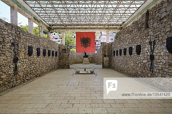 Skanderbeg-Denkmal in der St.-Nikolaus-Kirche  Lezha  Lezhë  Qar Lezha  Albanien  Europa