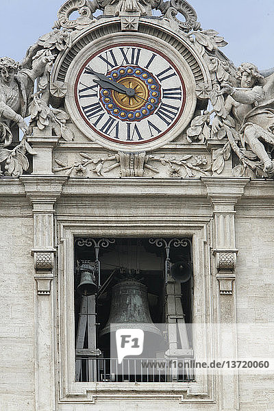 'St Peter´s basilica clock and bell '