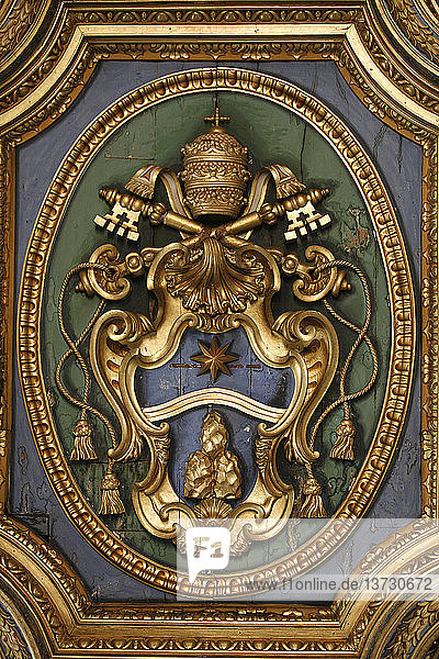 Das Wappen des Papstes in der Basilika San Clemente '