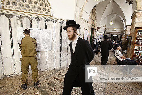 Synagoge in Hebron  Teil der religiösen Stätte  die sowohl bei jüdischen als auch bei muslimischen Gläubigen als Grab der Patriarchen bekannt ist
