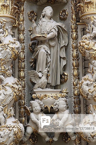 Skulpturen in der Kirche Sant Irene Saint John (Symbol des Adlers).