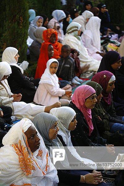 Muslime in der Pariser Großen Moschee am Eid El-Fitr-Fest