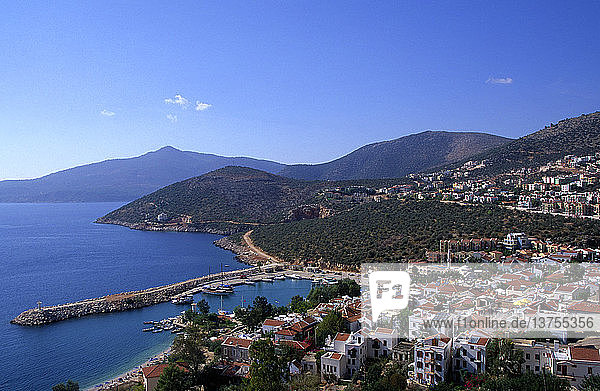 Blick auf die Küste und die Stadt Kalkan  Türkei