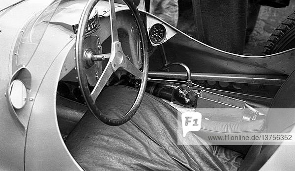 Das Cockpit eines BRM V16 in Silverstone  England 1950.