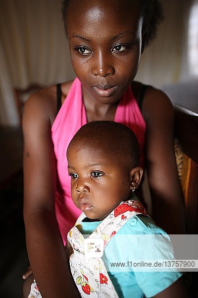 Afrikanische Mutter und Kind  Brazzaville  Kongo.