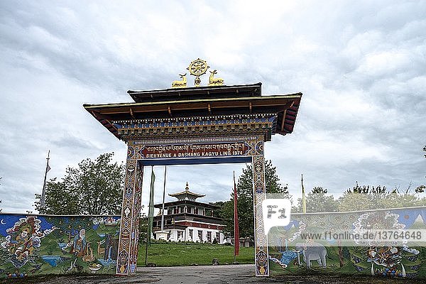 Haupteingang des Tempels der Tausend Buddhas (Paldenshangpa)  in Burgund (Frankreich).