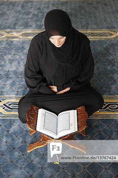 Kuran-Lesung in einer Moschee