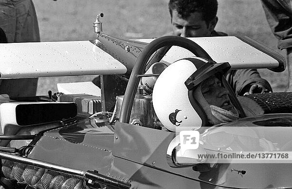 Chris Amon testet einen Ferrari 312B in Modena.