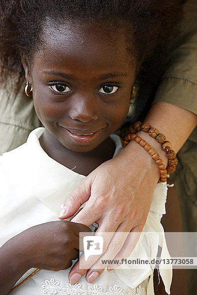 Afrikanisches Kind mit Paten