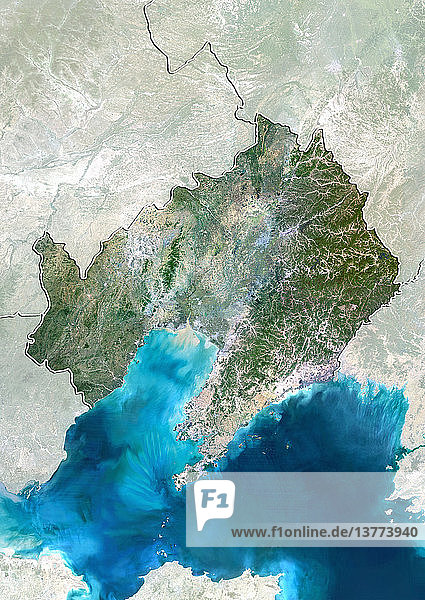 Satellitenbild der Provinz Liaoning  China. Dieses Bild wurde aus Daten zusammengestellt  die von den Satelliten LANDSAT 5 und 7 erfasst wurden.