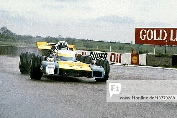 Graham Hill in einem Brabham Cosworth BT34 Lobster Claw  so benannt nach dem geteilten Doppelkühlersystem auf der Nase. Britischer GP  Silverstone  England  17. Juli 1971.