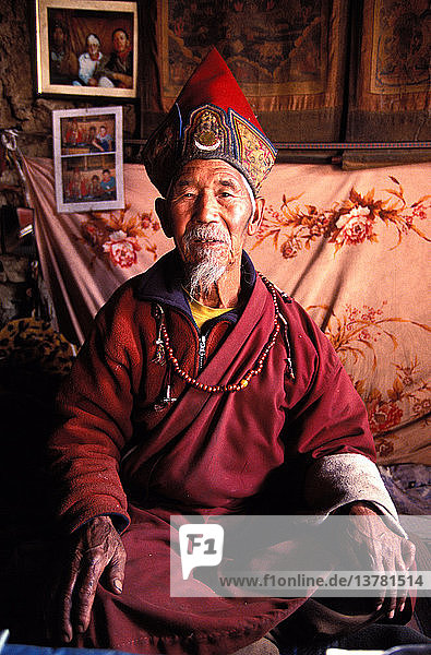 Lama Nyngmapa in seinem Kloster