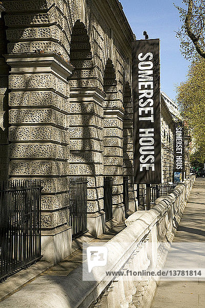 Somerset House am Embankment  London