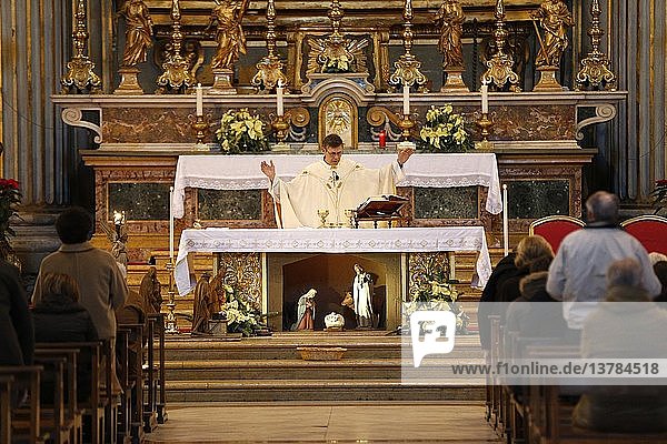 Katholische Messe in der Kirche des Heiligen Ignatius von Loyola.