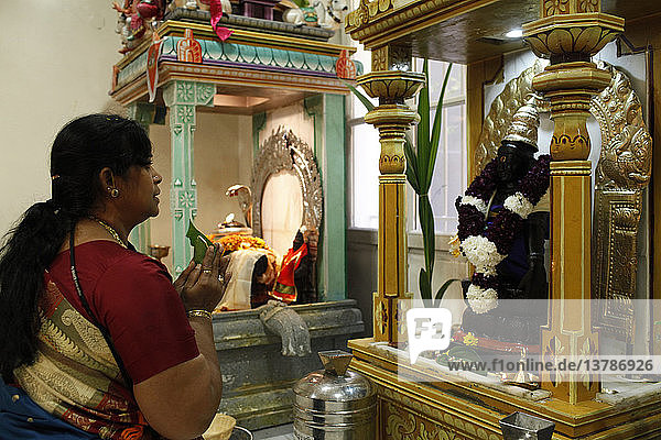 Diwali-Feier in einem Ganesh-Tempel