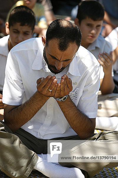 Palästinenser beten am Freitag