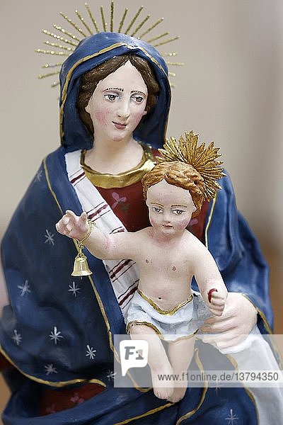 Statue der Jungfrau mit Kind.